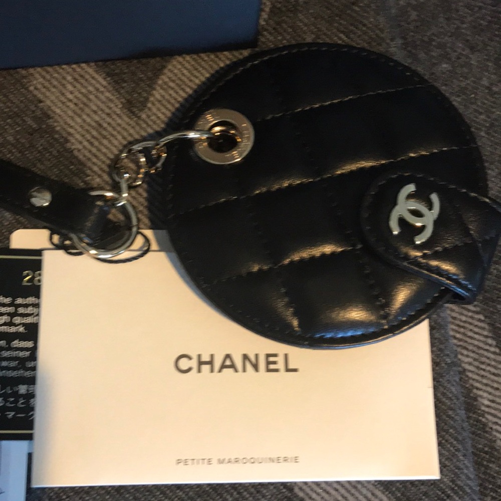 NWT Rare Chanel Black Lambskin Leather Luggage Tag - Picture 5 of 7